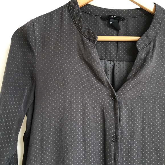 H&M button up polka dotted blouse - Picture 4 of 10